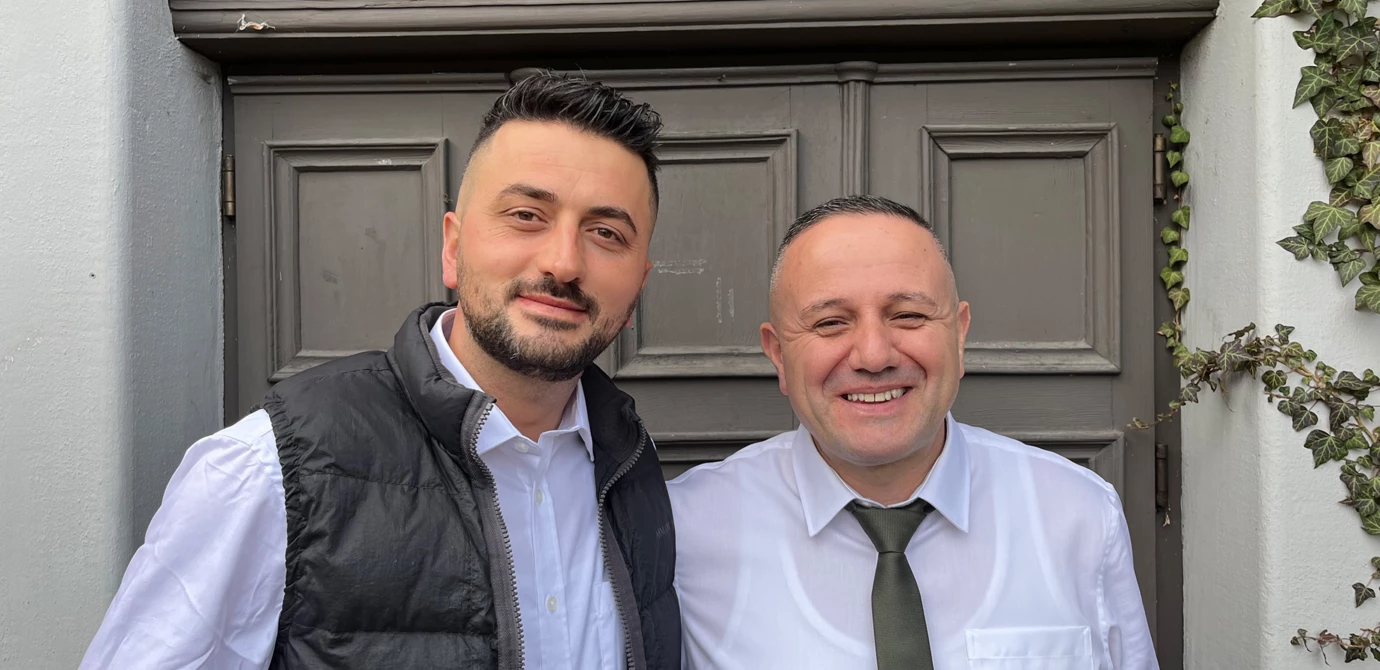 Freuen sich auf ihre Gäste: Agron Abdulai (l.) und Florim Rexhepi (r.), die neuen Pächter der „Ristorante Pizzeria Färber’s“ in Rhomberg’s Fabrik. Quelle: Rhomberg’s Fabrik