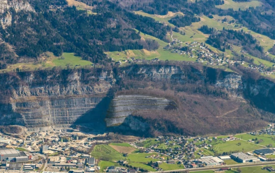 Visualisierung des von Rhomberg eingereichten Projekts am Steinbruch Unterklien, mit dem das Unternehmen seinen Beitrag zur Rohstoffsicherheit in Vorarlberg leisten will.