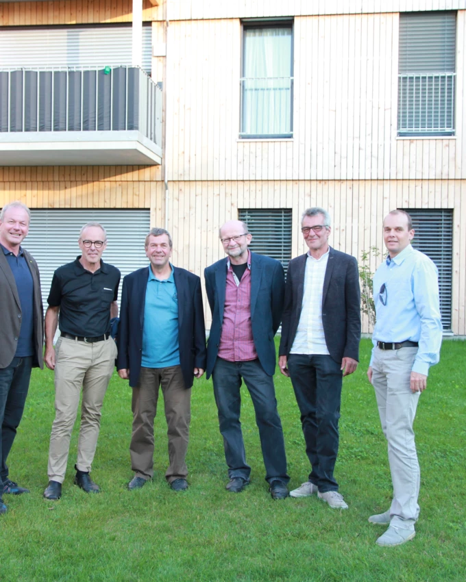 v.l.n.r.: Bürgermeister Christian Loacker, Architekt Hermann Kaufmann, Erich Mayer (GF WSH), Architekt Andreas Postner, Architekt Konrad Duelli, Christian Jauk (Rhomberg)