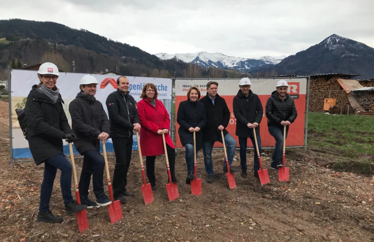 Neuer Wohnraum für die bevölkerungsreichste Stadt Vorarlbergs: Verantwortliche von Dornbirn, der Alpenländischen und Rhomberg Bau beim offiziellen Spatenstich zu drei neuen Wohngebäuden in Stiglingen.